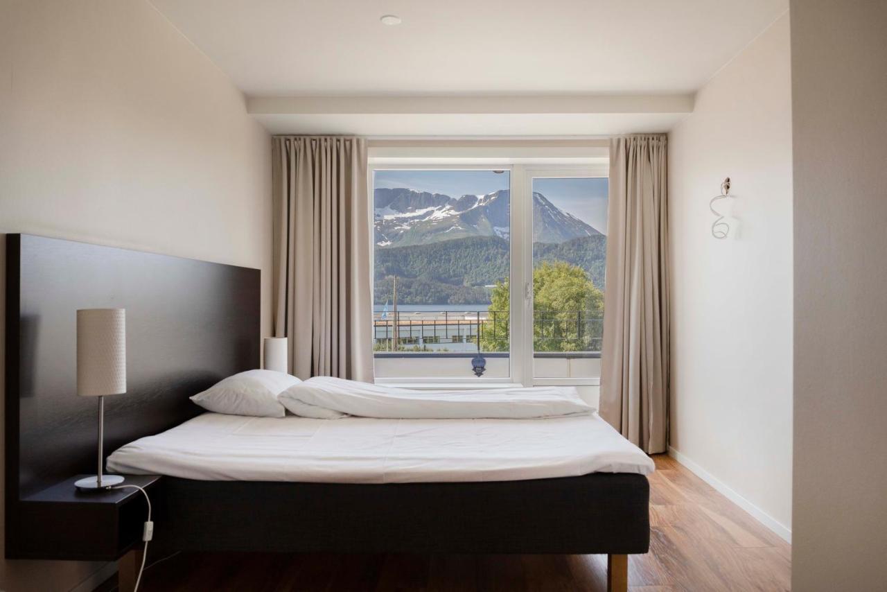 Aursnes Hotell Sykkylven Buitenkant foto