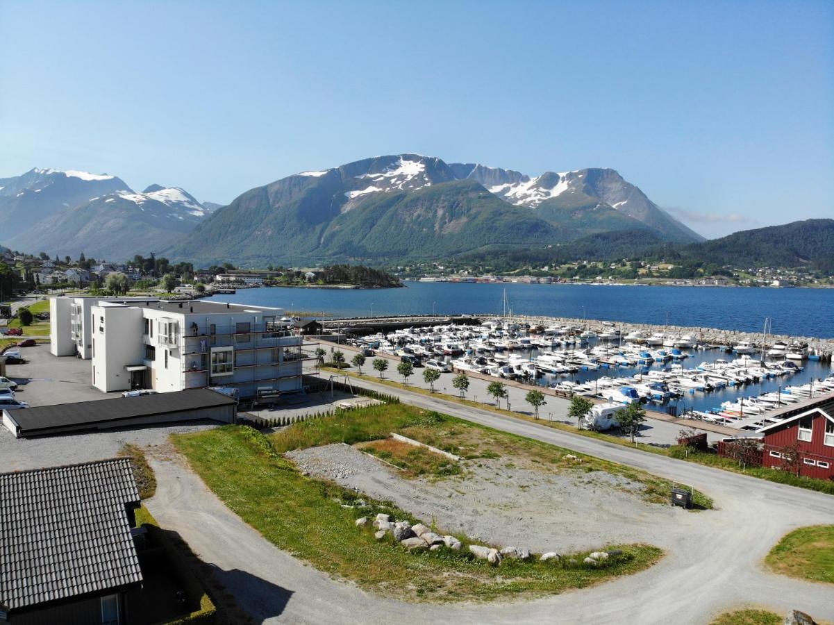 Aursnes Hotell Sykkylven Buitenkant foto